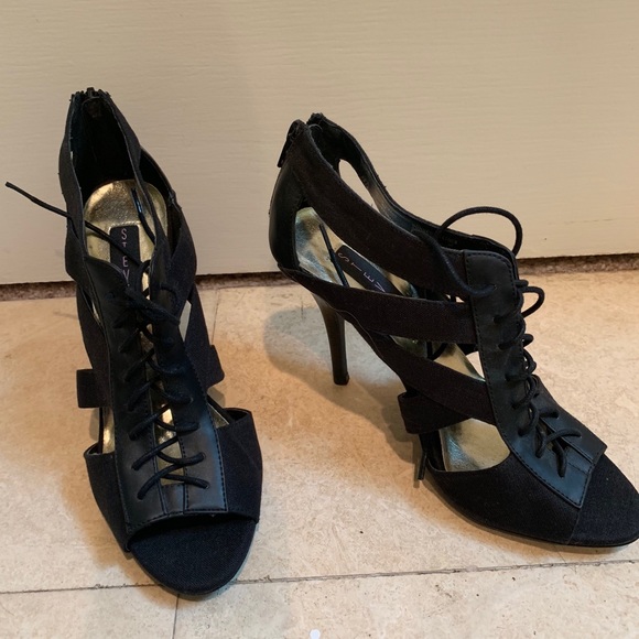 Unreleased Steve Madden Black Strappy Heels, 8 - Picture 1 of 2
